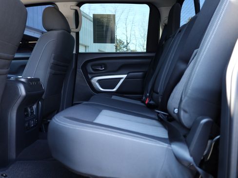 Used 2021 Nissan Titan SV w/ SV Convenience Package image 12