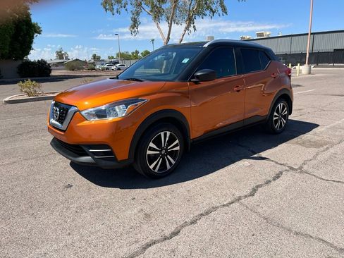 Used 2018 Nissan Kicks SV image 4
