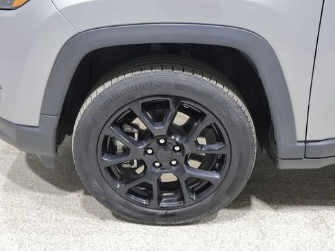 Used 2023 Jeep Compass Latitude AWD/4WD image 8