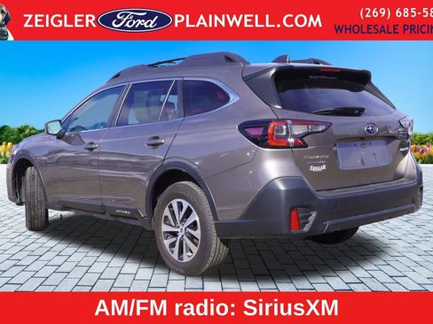 Used 2022 Subaru Outback Premium image 3