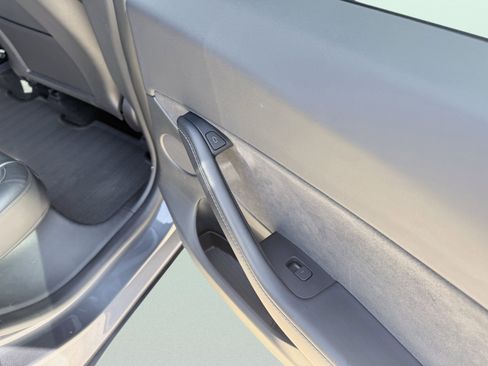 Used 2022 Tesla Model Y Performance image 33