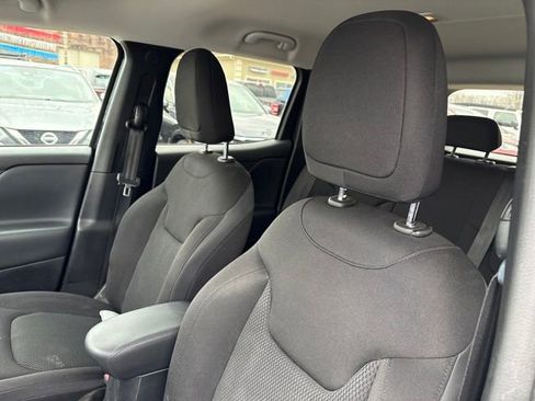 Used 2018 Jeep Renegade Altitude image 9