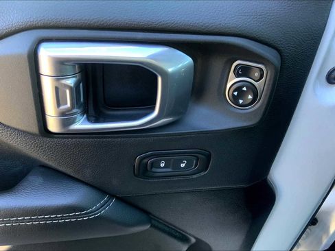 Used 2023 Jeep Gladiator Overland image 35