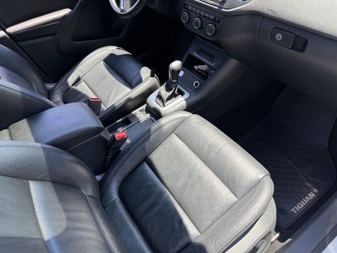 Used 2017 Volkswagen Tiguan Sport AWD/4WD image 28