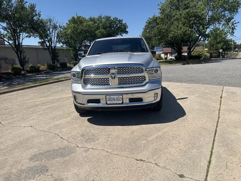 Used 2017 RAM 1500 Laramie w/ Convenience Group AWD/4WD image 11