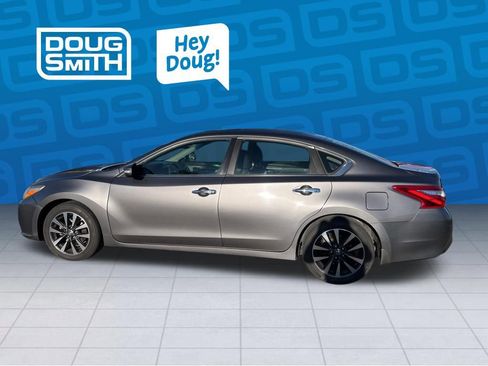 Used 2017 Nissan Altima 2.5 SV w/ Convenience Package image 2