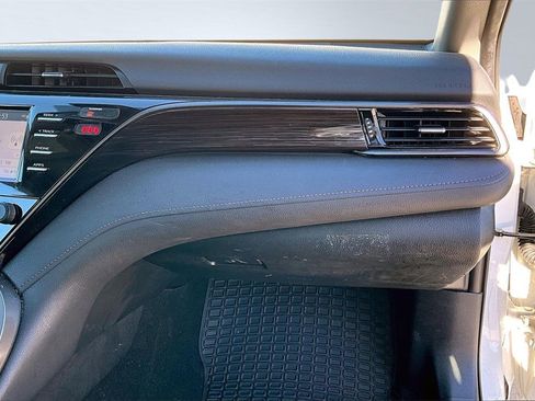 Used 2020 Toyota Camry LE image 18