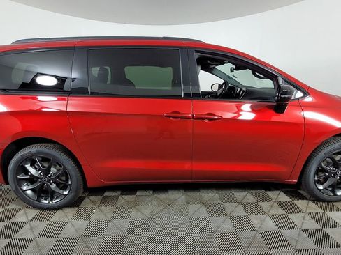 New 2026 Chrysler Pacifica Limited w/ S Appearance Package image 8
