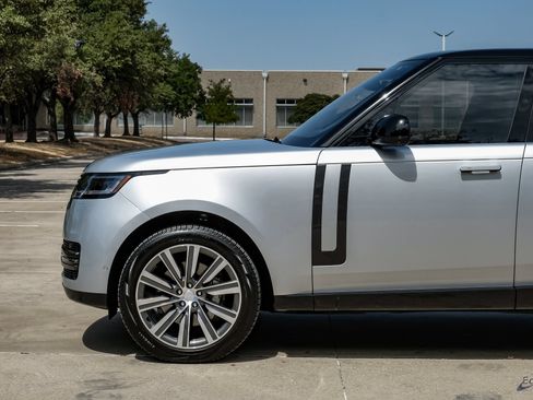 Used 2023 Land Rover Range Rover SE AWD/4WD image 9
