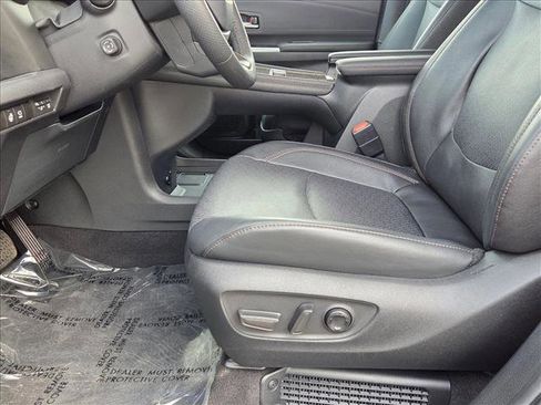 Used 2025 Toyota Sienna Platinum image 17