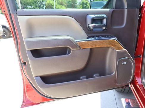 Used 2018 Chevrolet Silverado 1500 LTZ w/ Sport Package AWD/4WD image 11