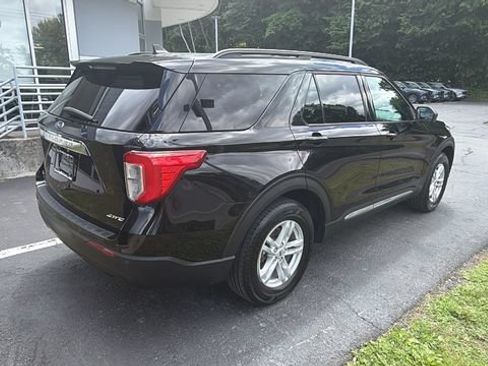 Used 2021 Ford Explorer XLT AWD/4WD image 5