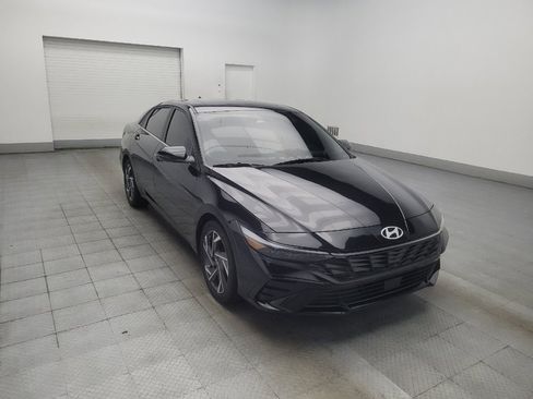 Used 2025 Hyundai Elantra Limited FWD image 13