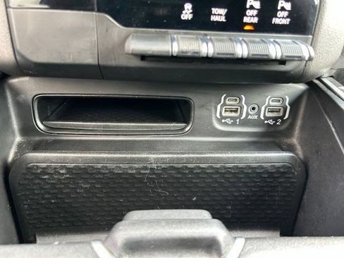 Used 2022 RAM 1500 Big Horn AWD/4WD image 40