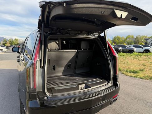 Used 2022 Cadillac Escalade Sport Platinum AWD/4WD image 13