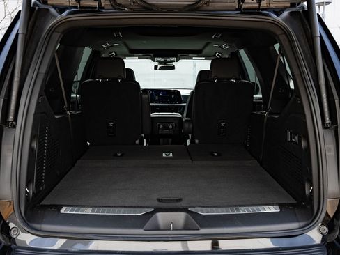 Used 2025 Chevrolet Suburban Z71 w/ Comfort Package image 23