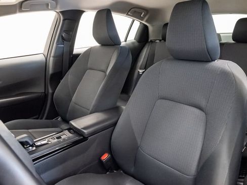 Used 2025 Toyota Prius LE FWD image 8