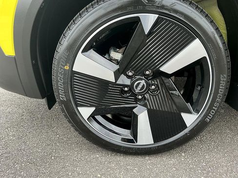 Certified 2025 Nissan Kicks SR w/ SR Premium Package image 9