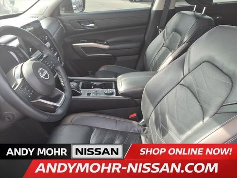Used 2024 Nissan Pathfinder Platinum image 14