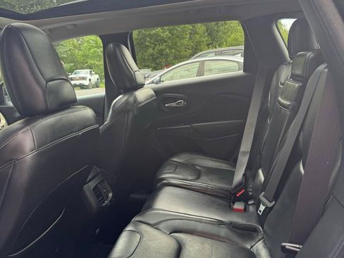 Used 2016 Jeep Cherokee Limited AWD/4WD image 16
