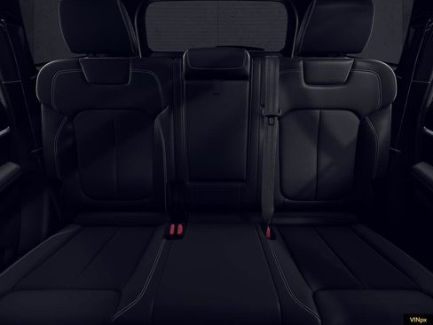 New 2026 Jeep Grand Cherokee Altitude image 17