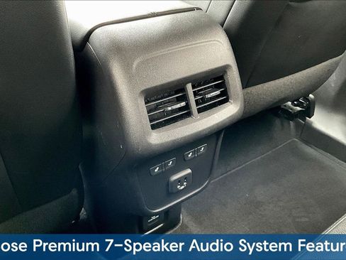 Used 2023 Chevrolet Equinox Premier image 11