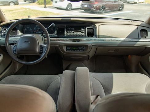 Used 1999 Ford Crown Victoria LX RWD image 22