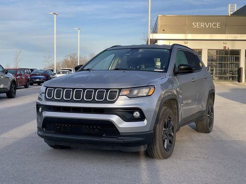 Used 2022 Jeep Compass Latitude w/ Convenience Group image 3