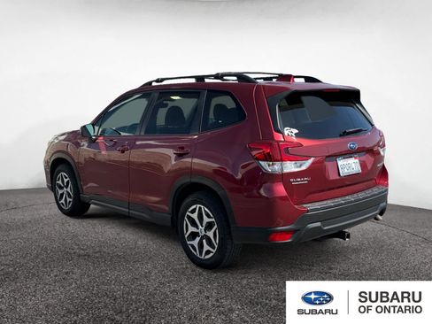 Used 2020 Subaru Forester Premium image 3