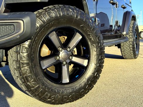 Used 2021 Jeep Wrangler Unlimited Sahara image 2