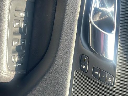 Used 2020 Volvo XC60 T5 Momentum FWD image 18