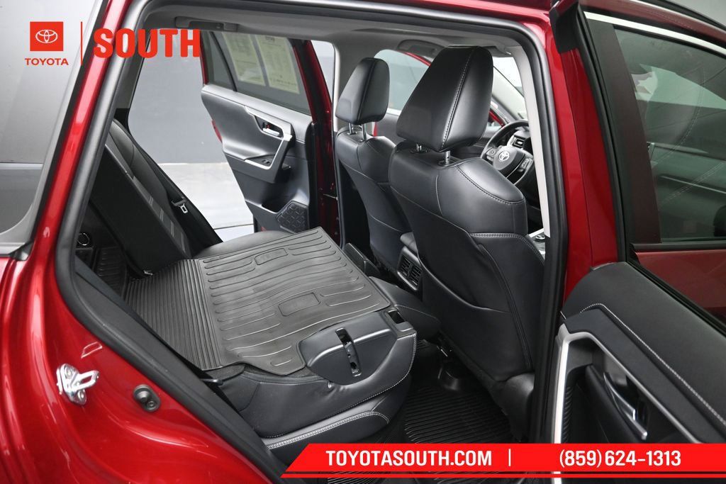 Used 2022 Toyota RAV4 Limited AWD/4WD image 29