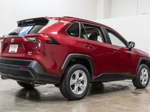 Used 2019 Toyota RAV4 XLE w/ Convenience Package AWD/4WD image 9