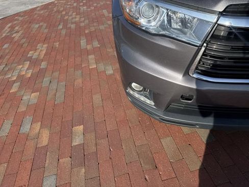 Used 2015 Toyota Highlander Limited w/ Driver Technology Package AWD/4WD image 21