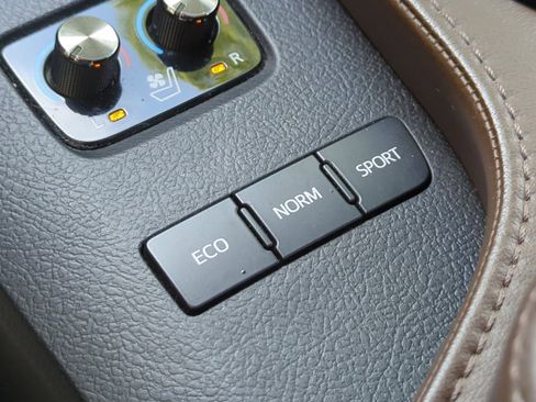 Used 2013 Toyota Avalon Limited FWD image 35