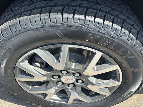 Certified 2023 GMC Acadia SLE w/ Driver Convenience Package FWD image 10