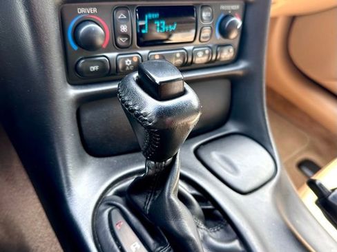 Used 2004 Chevrolet Corvette Convertible w/ Preferred Equipment Group image 21