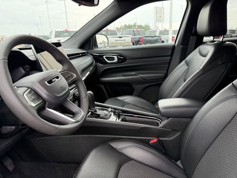 New 2026 Jeep Compass Latitude image 9