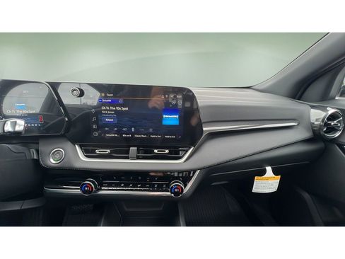 New 2026 Chevrolet Equinox LT image 17