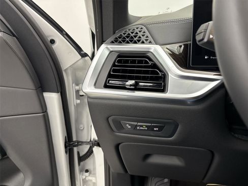 New 2026 BMW X5 xDrive40i w/ M Sport Package image 31