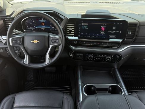 Used 2024 Chevrolet Silverado 2500 LTZ w/ LTZ Convenience Package AWD/4WD image 15