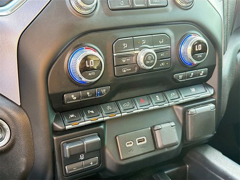 Used 2020 GMC Sierra 1500 SLT image 18