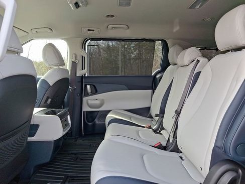 New 2026 Kia Carnival EX image 6