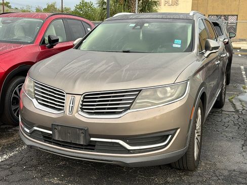 Used 2017 Lincoln MKX Reserve w/ Lincoln MKX Climate Package FWD image 6