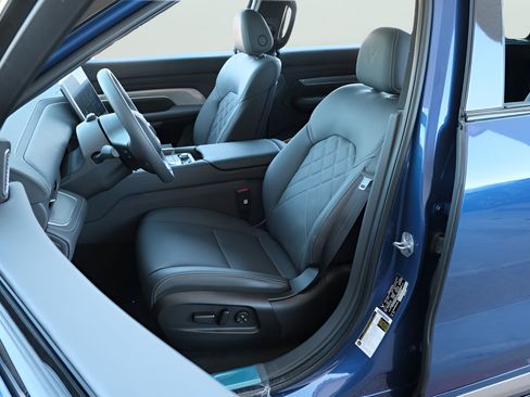 New 2024 VinFast VF 9 Plus AWD/4WD image 10