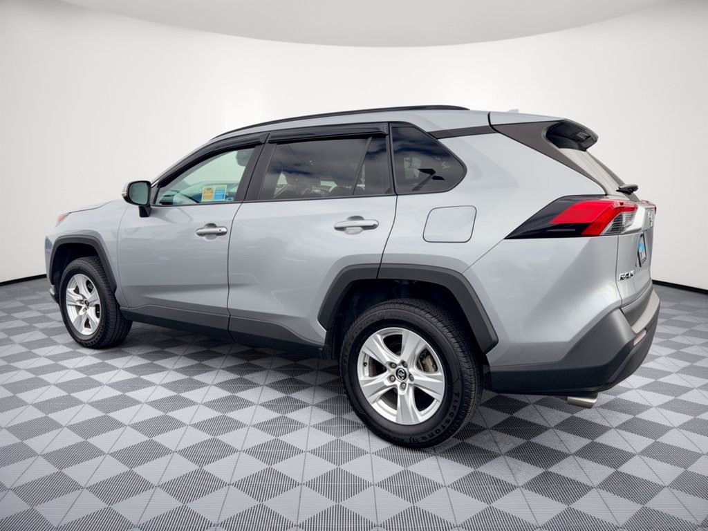Used 2021 Toyota RAV4 XLE AWD/4WD image 3
