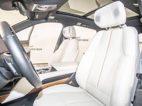 Used 2027 Cadillac Vistiq Sport w/ LPO, Floor Liner Package AWD/4WD image 14