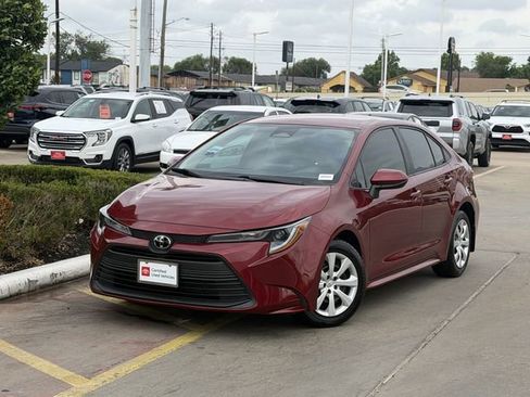 Certified 2025 Toyota Corolla LE FWD image 2