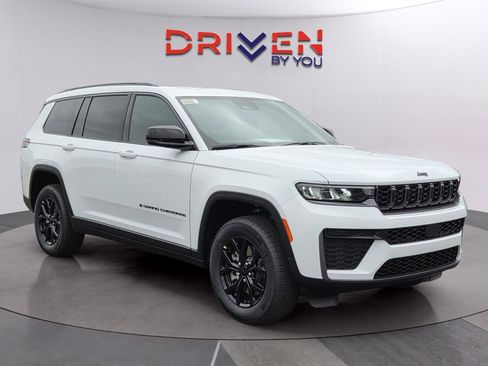 New 2026 Jeep Grand Cherokee L 2WD image 7