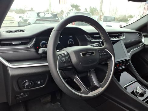 Certified 2023 Jeep Grand Cherokee Altitude image 22